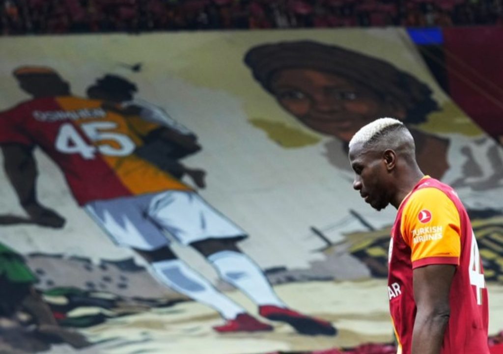 victor-osimhen-in-tears-as-galatasaray-fans-honours-his-late-mother